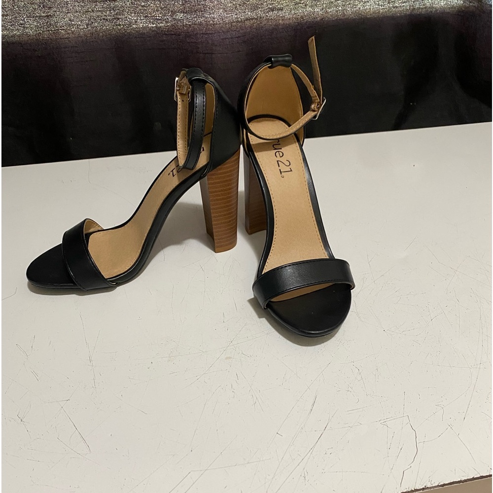 Rue21 black high heels sandals size 7